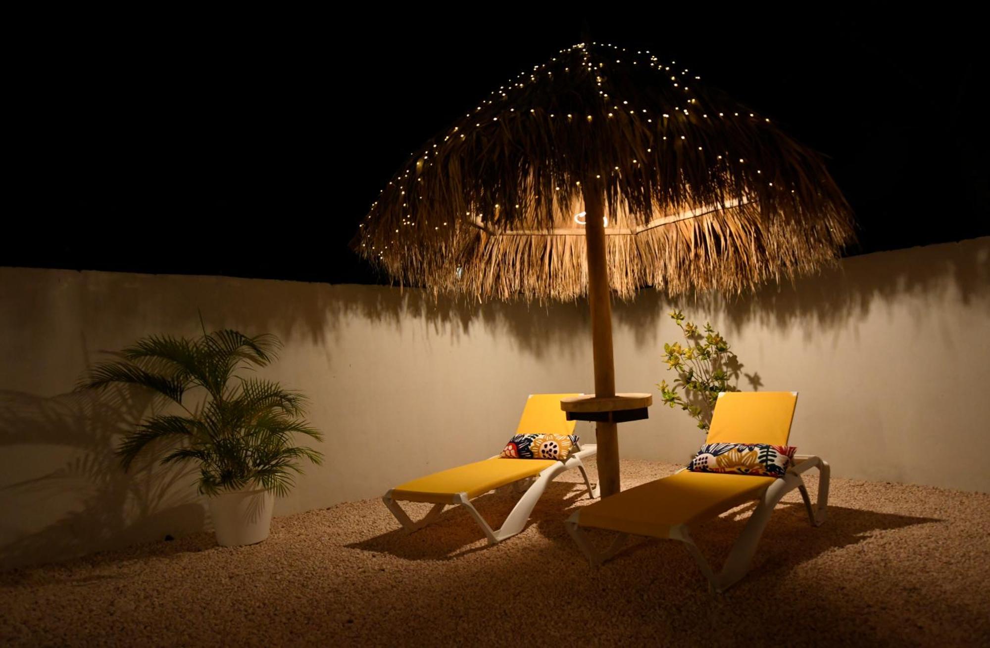Dancing Iguanas Aparthotel Eagle Beach ภายนอก รูปภาพ